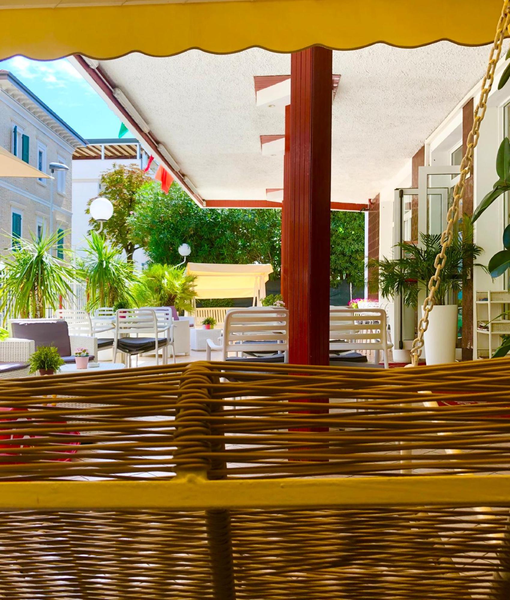 Hotel Alessi** Римини Экстерьер фото