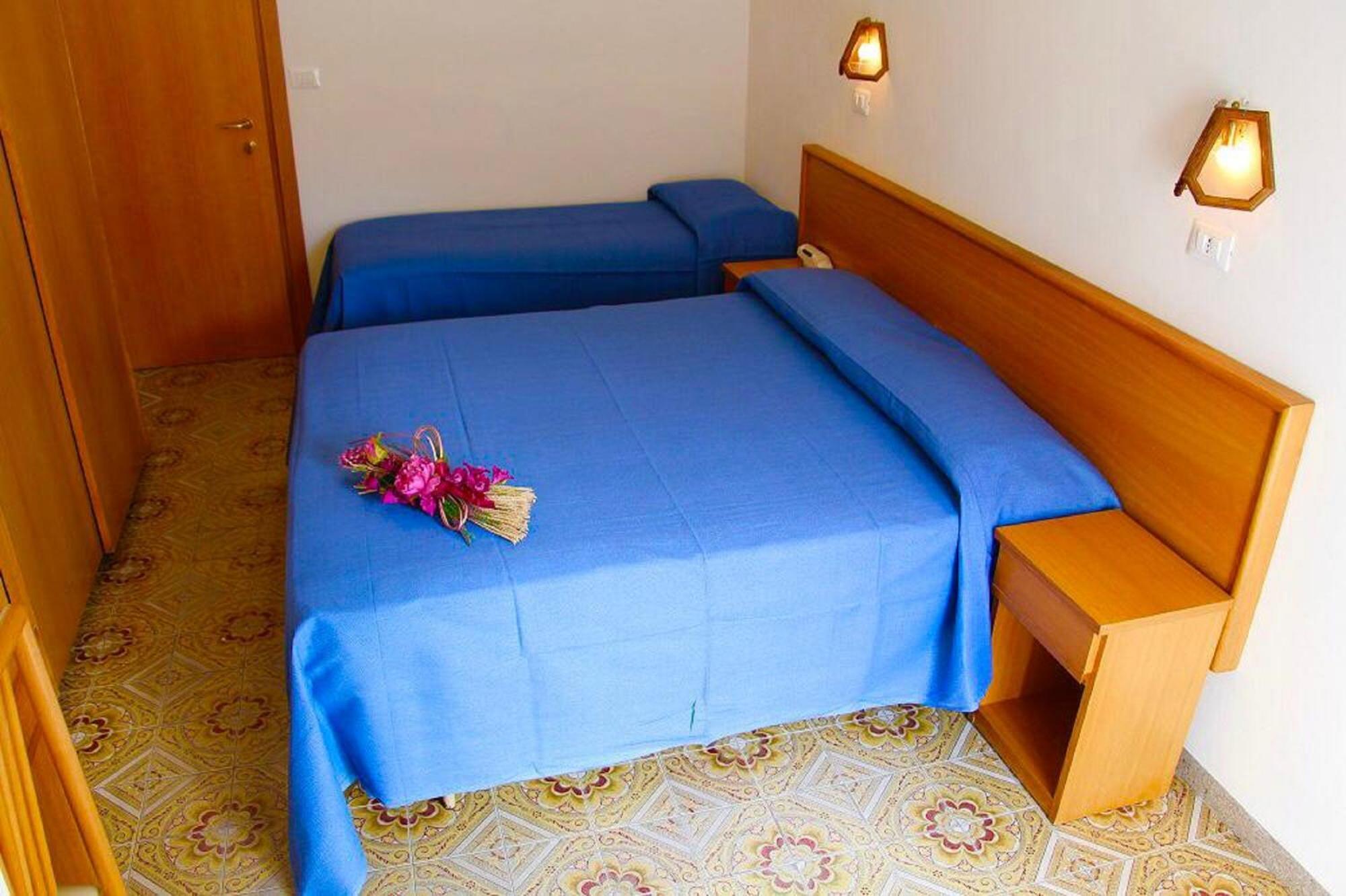Hotel Alessi** Римини Экстерьер фото
